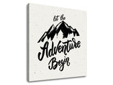 Art deko slika na platnu s motivom Let the adventure begin, planine, putnički motiv, motivacioni citat u belo-sivih nijansama, pogodan za dnevnog boravka – proizvod