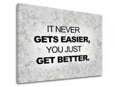 Moderan slika na platnu s motivom Its never gets easier, motivacioni citat, priroda u sivo-crnih nijansama, rast i razvoj, pogodan za kancelarije – proizvod