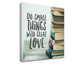 Moderan slika na platnu s motivom Do small things, motivacioni citat u plavo-crvenih nijansama, pogodan za relaks zone | Motivacioni slika za zid Do small things_002 – proizvod