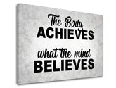 Moderan slika na platnu s motivom The body achieves, motivacioni citat u sivo-crnih nijansama, unutrašnji mir, pogodan za kancelarije | Motivacioni slika za zid The body achieves_002 – proizvod
