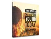 Moderan slika na platnu s motivom Your future is created, zalazak sunca, polje, kosa, pejzaž u belo-zlatnih nijansama, pogodan za kancelarije | Motivacioni slika za zid Your future is created