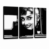 Ručno oslikana POP art slika Odri Hepbern, 3 dela, ah1 – 3D визуелизација ручно осликаног платна на белој позадини. Доминантне боје: црна, бела, сива.
