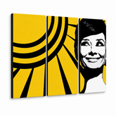 Ručno oslikana POP art slika Odri Hepbern, 3 dela, ah2 – 3D визуелизација ручно осликаног платна на белој позадини. Доминантне боје: жута, црна, бела.