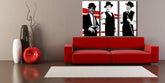 Pop art slika na platnu s motivom Rat Pack, priroda u belo-crvenih nijansama okačena u enterijeru dnevnog boravka, nostalgična atmosfera, muzička istorija – enterijer