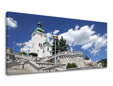 Klasičan slika na platnu s motivom PANORAMA SLOVAČKA, crkva, nebo, religiozni motiv, slovački motiv u belo-plavih nijansama, pogodan za hodnika – glavna