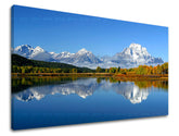 Klasičan slika na platnu s motivom planine, reka, šuma, pejzaž u belo-plavih nijansama, mirna atmosfera, priroda i divljina, pogodan za dnevnog boravka – glavna