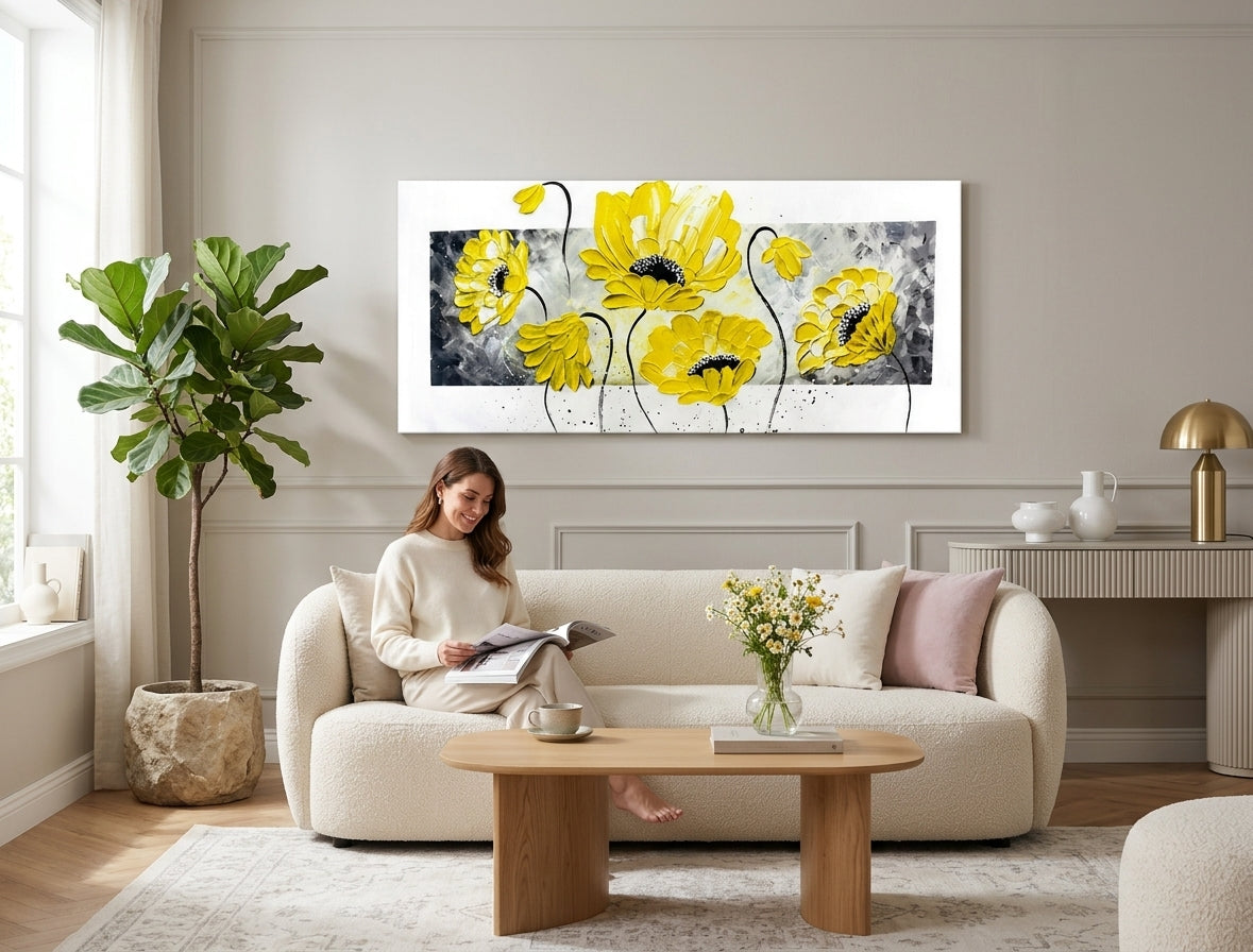 Pop art slika na platnu s motivom cveće, priroda u belo-sivih nijansama okačena u enterijeru dnevnog boravka, vesela atmosfera, priroda i prolećna atmosfera – enterijer
