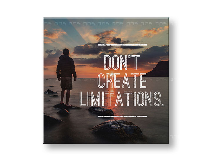 U boho stilu slika na platnu s motivom Don´t create limitations, okean, zalazak sunca, more i plaža, motivacioni citat u belih nijansama, pogodan za kancelarije – glavna