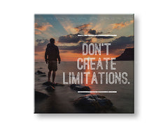 U boho stilu slika na platnu s motivom Don´t create limitations, okean, zalazak sunca, more i plaža, motivacioni citat u belih nijansama, pogodan za kancelarije – glavna