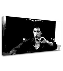 Pop art slika na platnu s motivom Nahnevaný Tony Montana s cigarou v ruke, automobil, priroda u belo-crnih nijansama, intenzivna atmosfera – proizvod