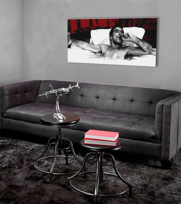 Pop art slika na platnu s motivom Tony Montana s cigarou v bazéne u belo-crvenih nijansama, samoća | Najveći mafiáni na platnu Scarface - Tony Montana s cigarou v bazéne – proizvod