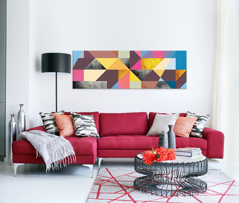 Pop art slika na platnu s motivom The Tender Intensity u plavo-ružičastih nijansama okačena u enterijeru dnevnog boravka, živahna atmosfera | Slika za zid The Tender Intensity – enterijer