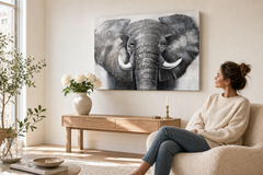 Oslikana slika za zid SLON 100x70 cm – ručno oslikana slika u elegantnom enterijeru (Scandi cream) | wall mockup | premium platno | Papilora.sk
