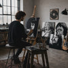 Ručno oslikana POP Art slika AL PAĆINO 1 komad al20 – видео приказ процеса ручног осликавања. Доминантне боје: црна, бела, сива.