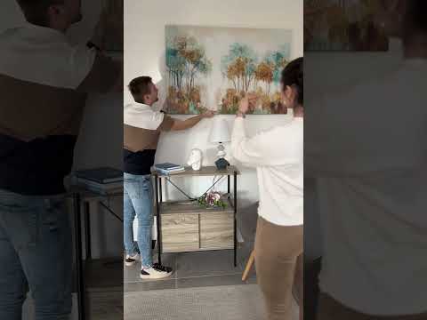 Slika leptira - letenje nad livadom