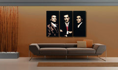 Pop art slika na platnu s motivom Goodfellas u belo-smeđih nijansama okačena u enterijeru dnevnog boravka, ikonografija | Ručno slikan POP Art slika Goodfellas – enterijer