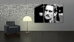 Pop art slika na platnu s motivom Godfather Rober De Niro u belo-sivih nijansama okačena u enterijeru radne sobe, intenzivna atmosfera, filmski svet i gradski život – enterijer