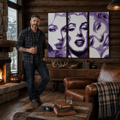 Ručno oslikana POP art slika Merilin Monro, 3 dela, mon4 – слика у модерном мушком ентеријеру, lifestyle визуелизација. Доминантне боје: љубичаста, бела, црна.