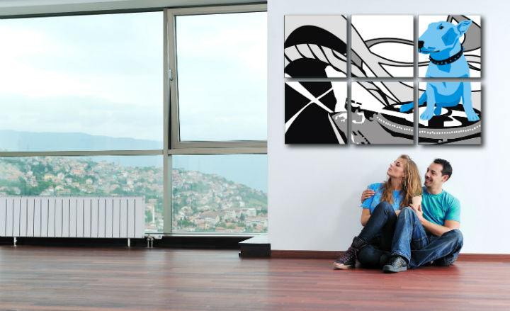 Pop art slika na platnu s motivom Dog and DJ´S, pas, dečji motiv, životinja u belo-plavih nijansama okačena u enterijeru dnevnog boravka, razigrana atmosfera – enterijer