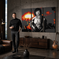 Ručno oslikana POP art slika Rambo ovan od 3 dela – слика у модерном мушком ентеријеру, lifestyle визуелизација. Доминантне боје: црна, наранџаста, бела, црвена, сива.
