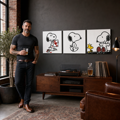 Ručno oslikana POP Art slika SNUPI od 3 dela Snupi – слика у модерном мушком ентеријеру, lifestyle визуелизација. Доминантне боје: црна, црвена, жута.