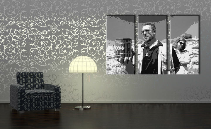 Pop art slika na platnu s motivom Big Lebowski u belo-sivih nijansama okačena u enterijeru dnevnog boravka, intenzivna atmosfera, snaga i moć | Ručno slikan POP Art slika Big Lebowski – enterijer