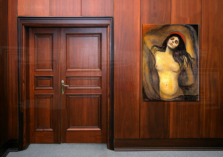 Slika na platnu MADONNA - Edvard Munch - slika na platnu okačena u enterijeru modernog dnevnog boravka, elegantna zidna dekoracija, kvalitetan štampa na platnu