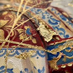 Makro detalj ručno oslikanih impasto poteza akrilnom bojom na površini slike, vidljiva tekstura i reljef — Papilora Crafted for Home.
