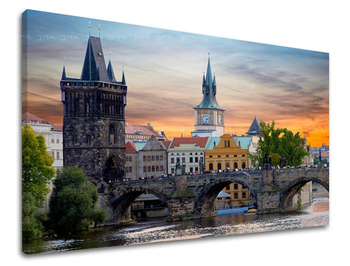 Klasičan slika na platnu s motivom GRAD PRAHA, Praha u belo-plavih nijansama, romantična atmosfera, gradski život, pogodan za kancelarije | Slika za zid GRAD PRAHA – glavna