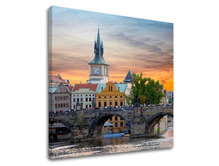 Klasičan slika na platnu s motivom GRAD PRAHA, arhitektura, pejzaž u plavo-narandžastih nijansama, mirna atmosfera, gradski život, višedelna izvedba – glavna