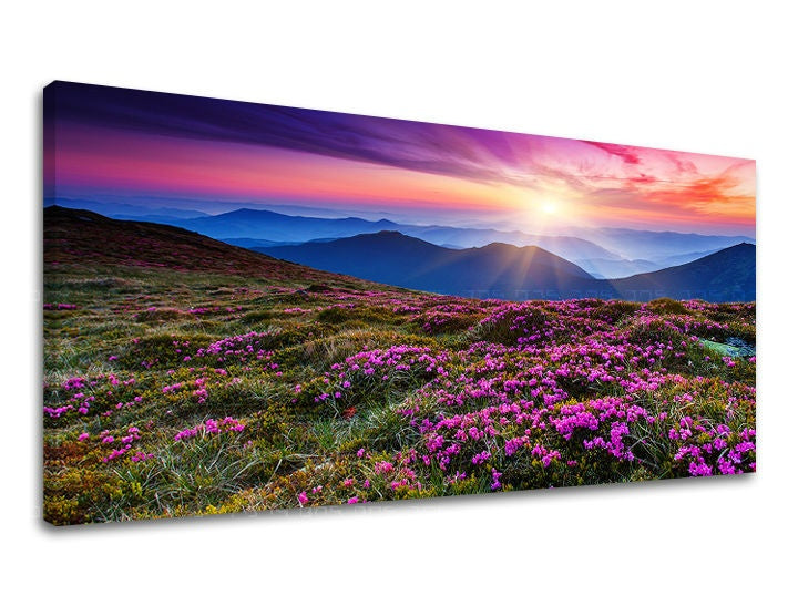 Klasičan slika na platnu s motivom PANORAMA KRAJINA, planine, sunce, nebo, pejzaž u ljubičasto-plavih nijansama, mirna atmosfera, trodelna izvedba – glavna