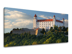 Klasičan slika na platnu s motivom PANORAMA SLOVAČKA, zamak, drveće, nebo, oblaci u belo-plavih nijansama, mirna atmosfera, pogodan za hodnika – glavna