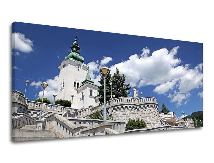 Klasičan slika na platnu s motivom PANORAMA SLOVAČKA, crkva, nebo, religiozni motiv, slovački motiv u belo-plavih nijansama, pogodan za hodnika – glavna