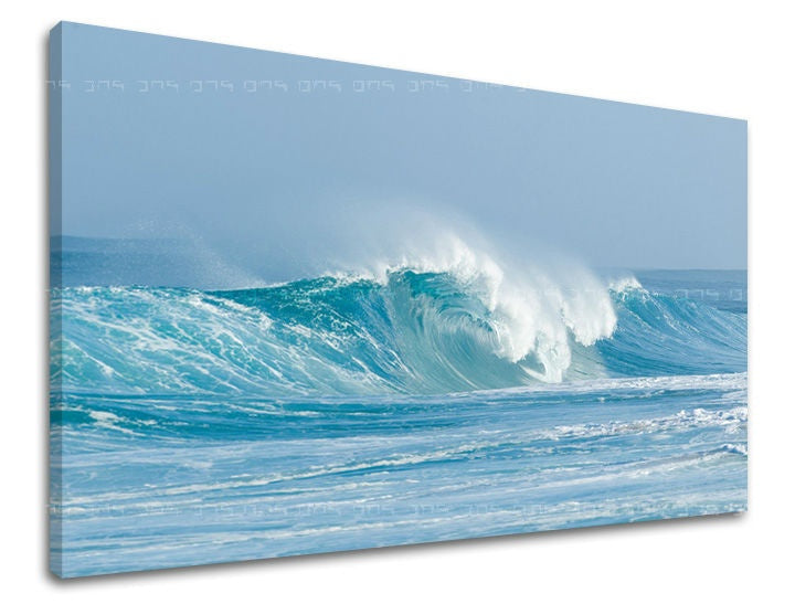 U boho stilu slika na platnu s motivom PLAŽA, nebo, more i plaža u belo-plavih nijansama, energična atmosfera, priroda, pogodan za dnevnog boravka – glavna